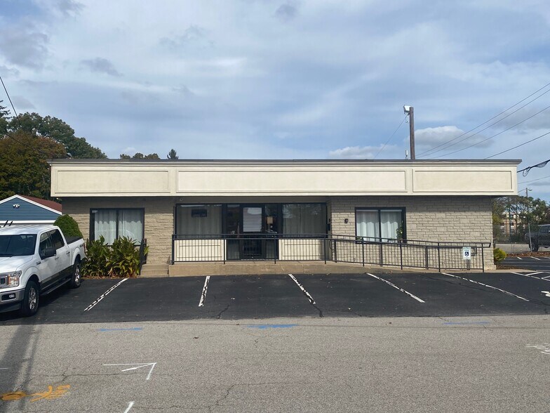 1923 Post Rd, Warwick, RI à vendre - Photo principale – Image 3 sur 26