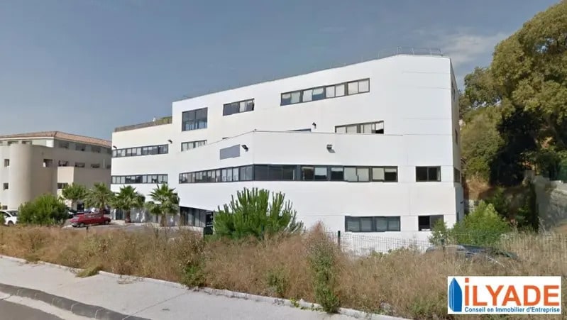 Local d’activités dans Marseille à louer - Photo de l’immeuble – Image 1 sur 3