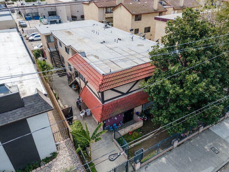 14830 Parthenia St, Panorama City, CA à vendre - Photo de l’immeuble – Image 3 sur 12