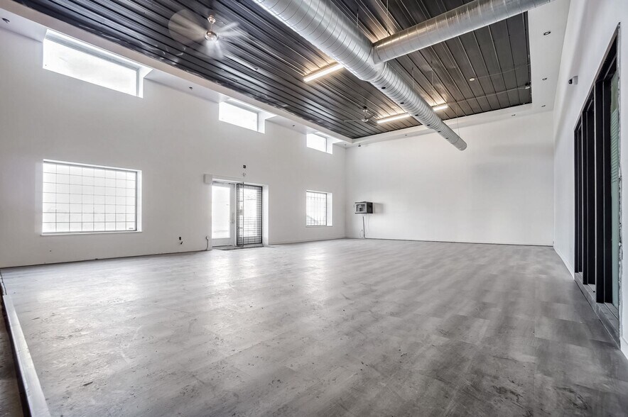 2155 Boul Industriel, Chambly, QC à vendre - Photo de l’immeuble – Image 2 sur 11