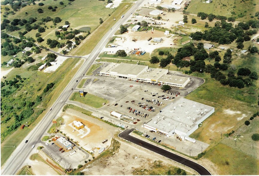 2428-2490 E Austin St, Giddings, TX à louer - Photo de l’immeuble – Image 2 sur 4