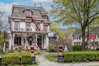 Plus de détails pour 12 Tinker St, Woodstock, NY - Logement à vendre