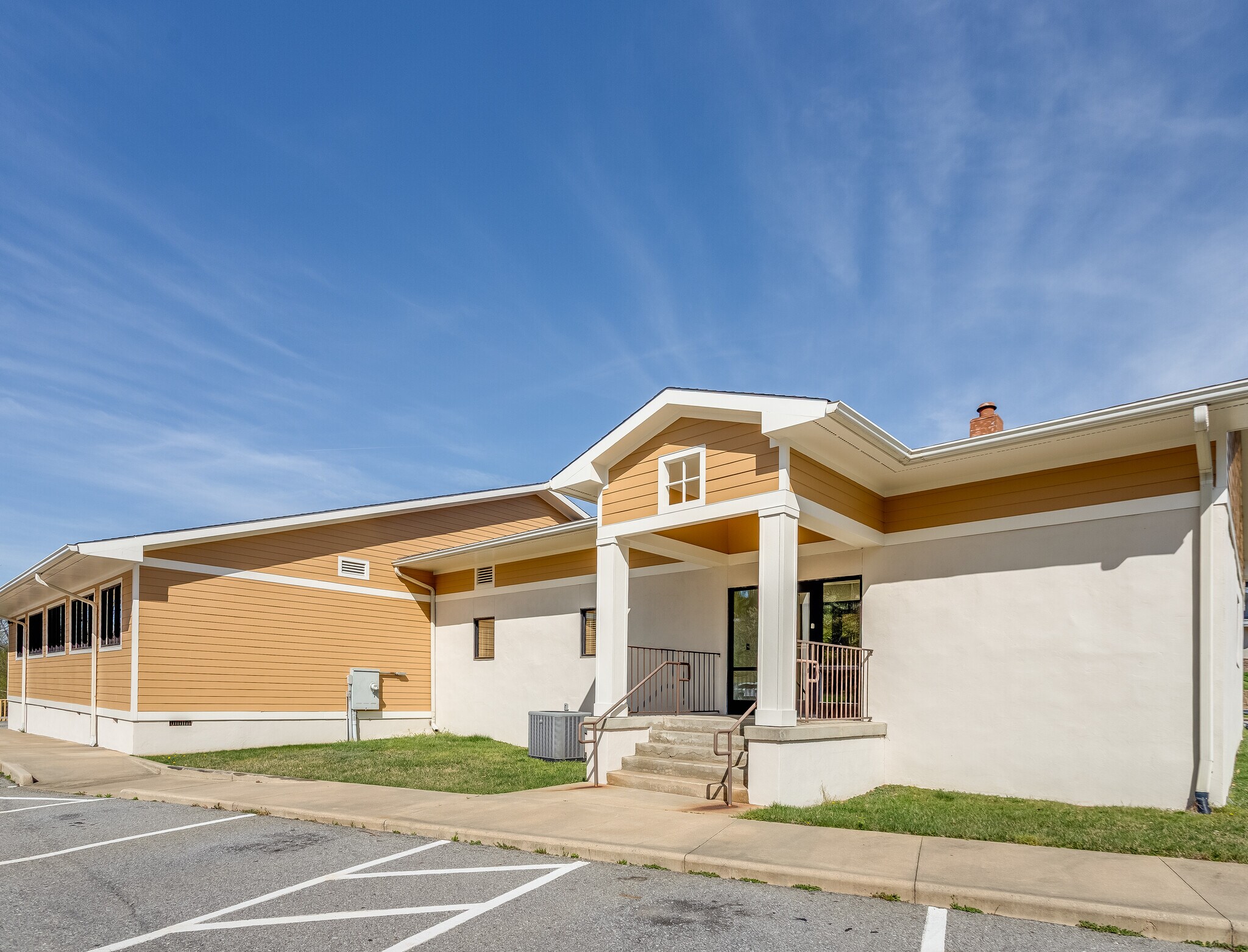 138 N Main St, Canton, NC à vendre Photo principale– Image 1 sur 36
