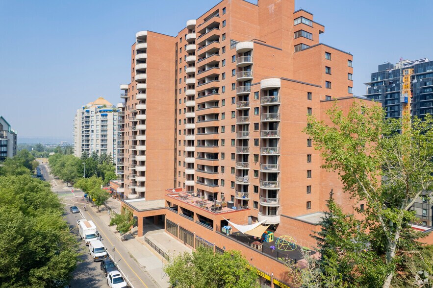 738 3rd Ave SW, Calgary, AB à vendre - Photo de l’immeuble – Image 3 sur 4