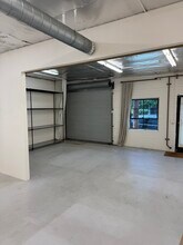 15001-15007 Califa St, Van Nuys, CA à louer Photo de l’immeuble– Image 2 sur 4