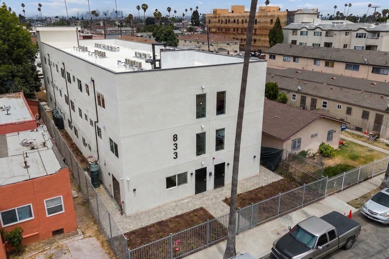 833 W 84th St, Los Angeles, CA à vendre Photo de l’immeuble– Image 1 sur 29
