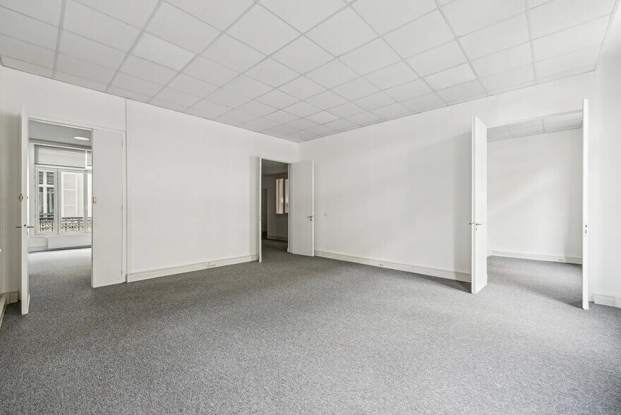 10 Rue De Monceau, Paris à louer - Photo de l’immeuble – Image 3 sur 14