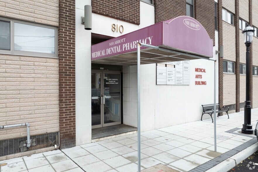 810 Abbott Blvd, Fort Lee, NJ à vendre - Photo de l’immeuble – Image 3 sur 10