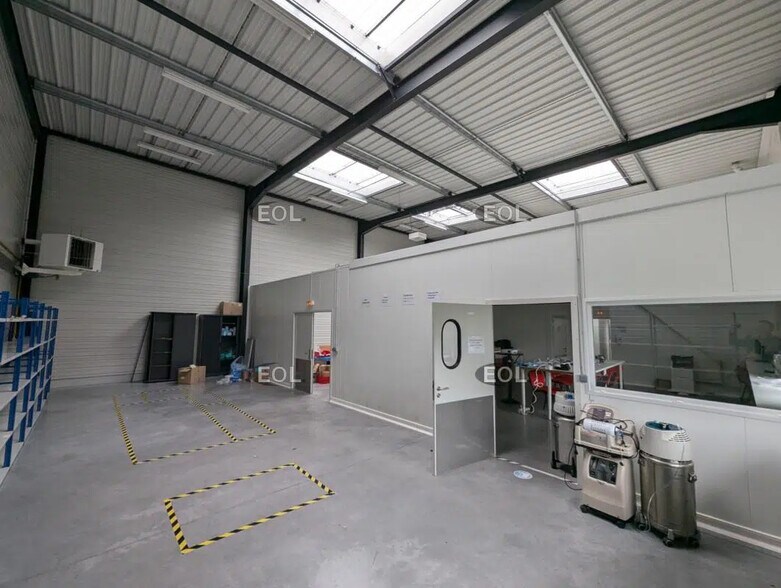 Local d’activités dans Lens à louer - Photo de l’immeuble – Image 2 sur 4