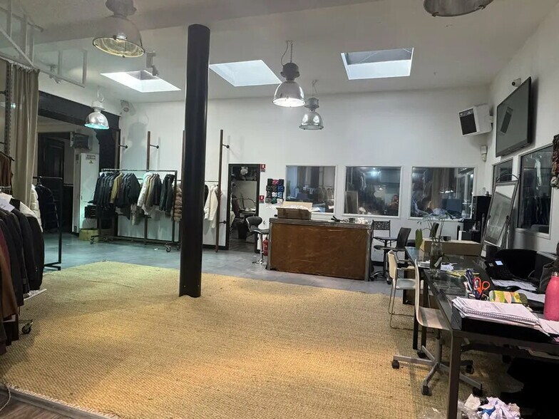 Local commercial dans Paris à louer - Photo de l’immeuble – Image 3 sur 3