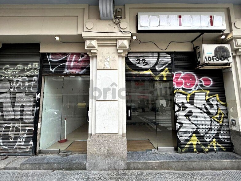 Immeuble residentiel dans Barcelone, Barcelona à vendre - Photo de l’immeuble – Image 2 sur 2