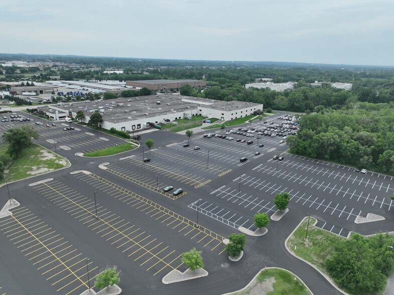 8840-8880 Evergreen Blvd NW, Coon Rapids, MN à louer - Photo de l’immeuble – Image 1 sur 9