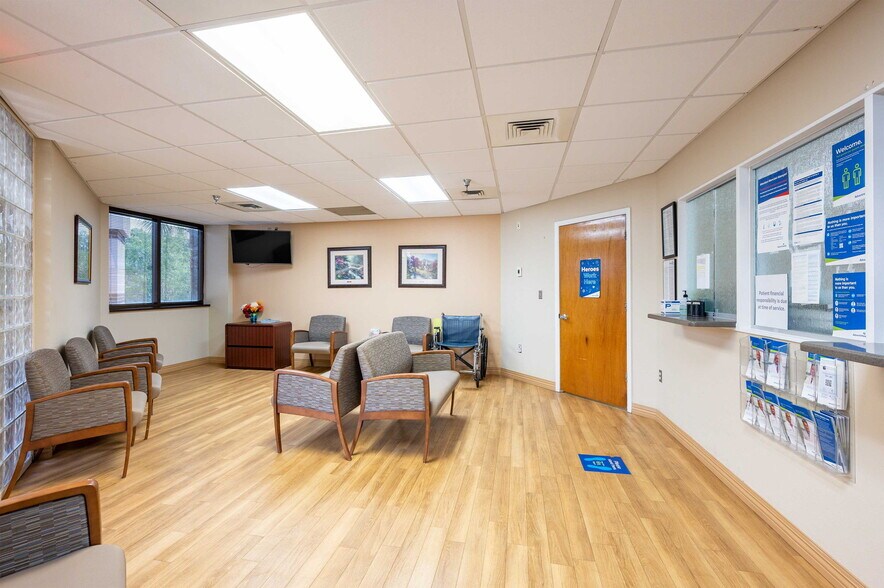 6719 Gall Blvd, Zephyrhills, FL à vendre - Photo intérieure – Image 3 sur 189