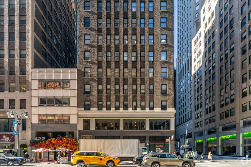 424 Madison Ave, New York, NY à louer - Photo de l’immeuble – Image 3 sur 6