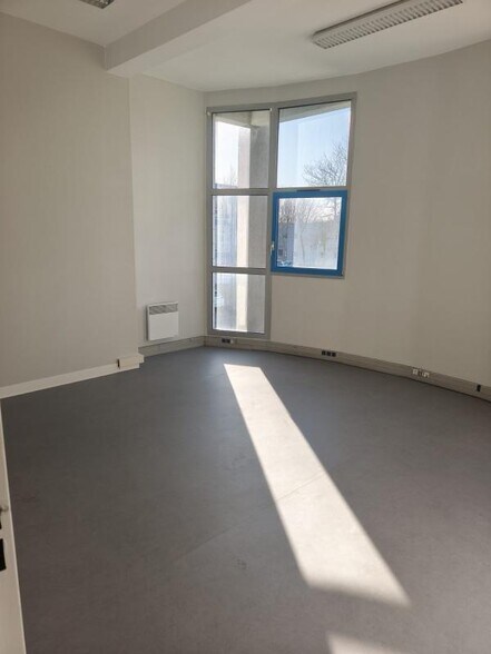 Bureau dans Hérouville-Saint-Clair à louer - Photo intérieure – Image 3 sur 4