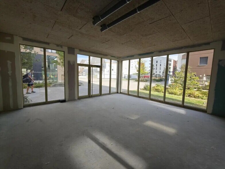 Local commercial dans VILLENEUVE-D'ASCQ à louer - Photo de l’immeuble – Image 2 sur 3