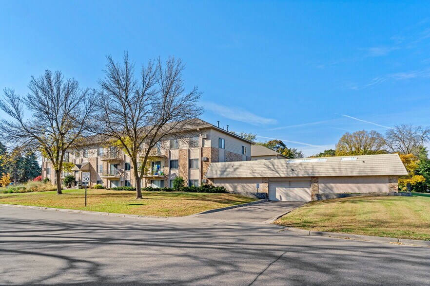 6281-6289 N Louisiana Ave, Brooklyn Park, MN à vendre - Photo de l’immeuble – Image 3 sur 7