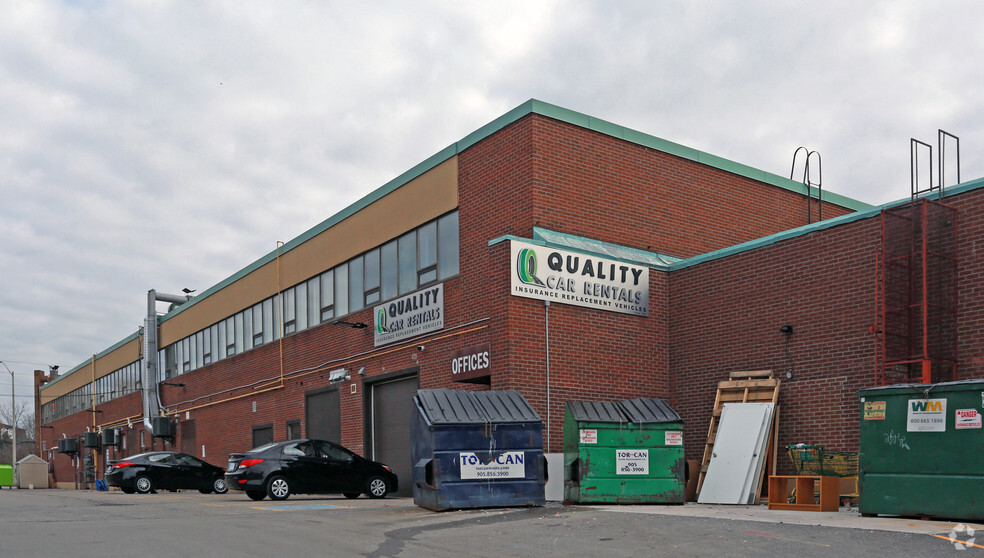 10720 Yonge St, Richmond Hill, ON à louer - Photo de l’immeuble – Image 2 sur 6