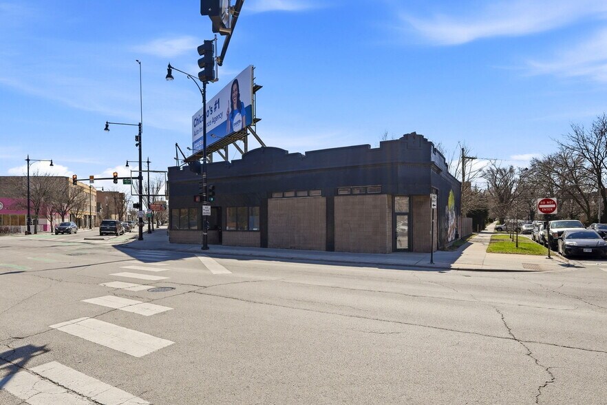 3596 N Milwaukee Ave, Chicago, IL à vendre - Photo de l’immeuble – Image 3 sur 29