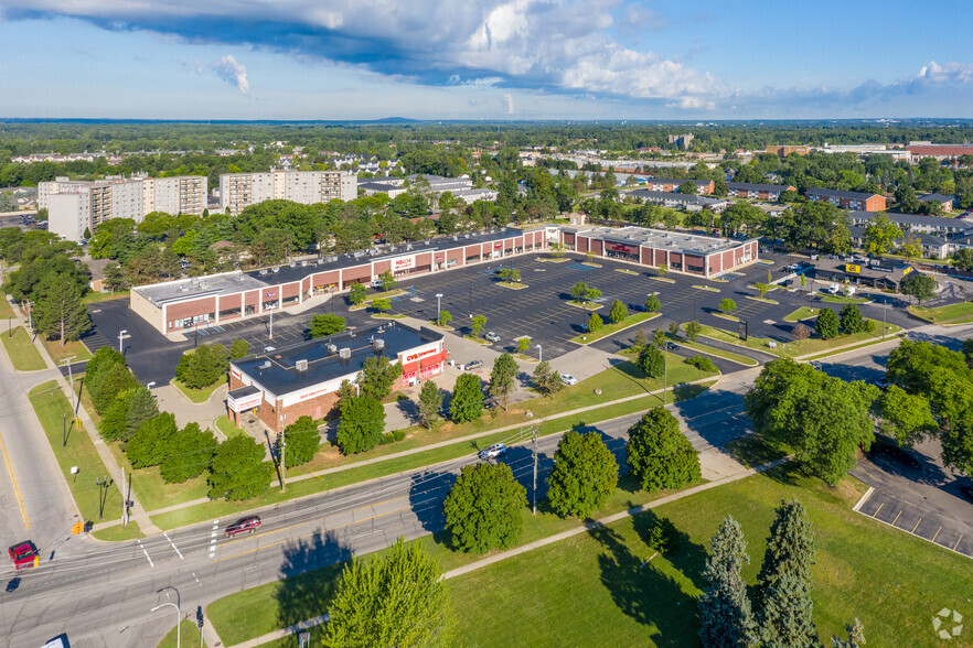 6503-6647 N Wayne Rd, Westland, MI à louer - Photo de l’immeuble – Image 2 sur 8