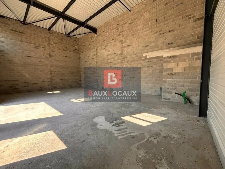 Local d’activités dans Vedène à louer - Photo de l’immeuble – Image 3 sur 8
