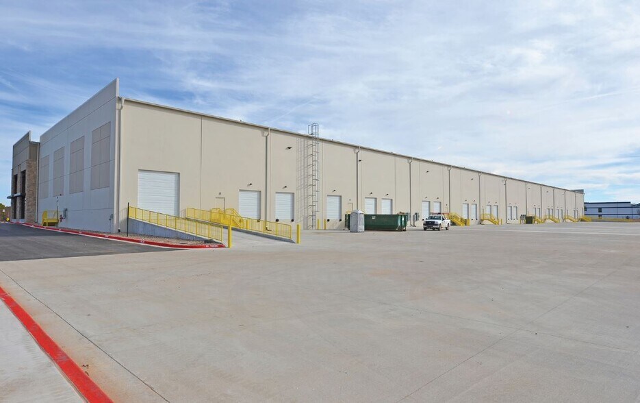 411 N Goad Springs Rd, Lowell, AR à louer - Photo de l’immeuble – Image 3 sur 7