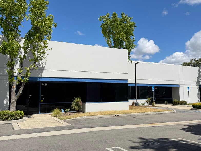 94 W Cochran St, Simi Valley, CA à vendre - Photo de l’immeuble – Image 3 sur 12