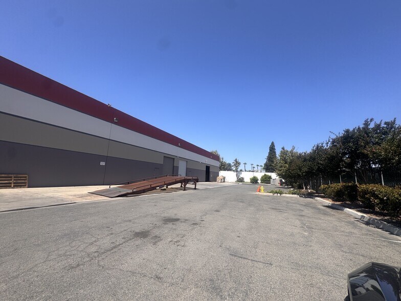 8475 Artesia Blvd, Buena Park, CA à louer - Photo de l’immeuble – Image 2 sur 4