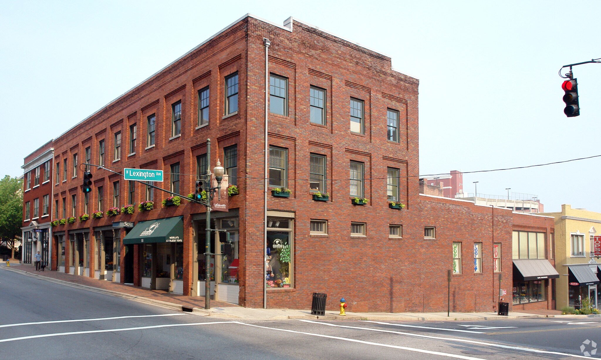 56 College St, Asheville, NC à louer Photo principale– Image 1 sur 33