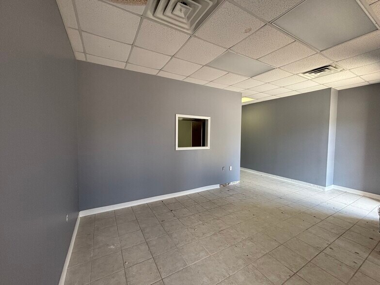 808 English Rd, High Point, NC à vendre - Photo intérieure – Image 2 sur 5