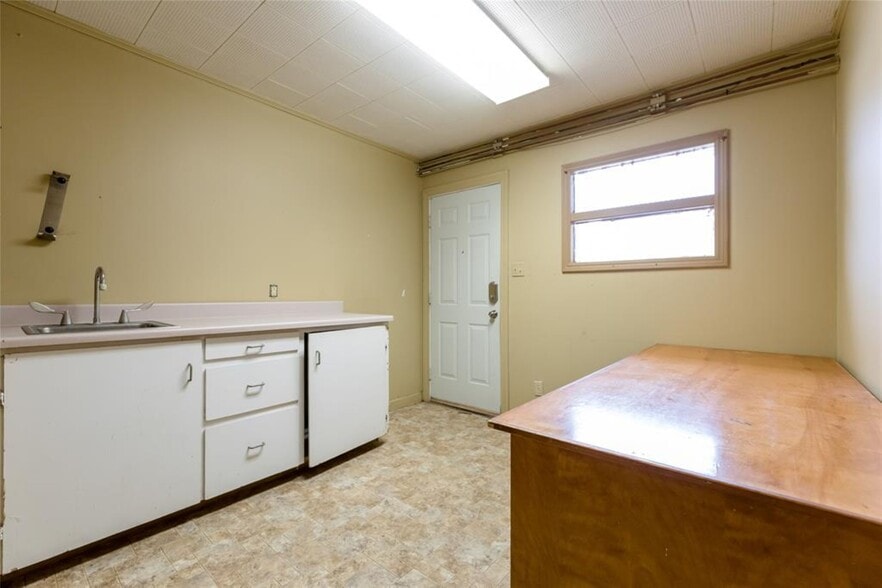 517 W 2nd St, Elk City, OK à vendre - Photo intérieure – Image 3 sur 5