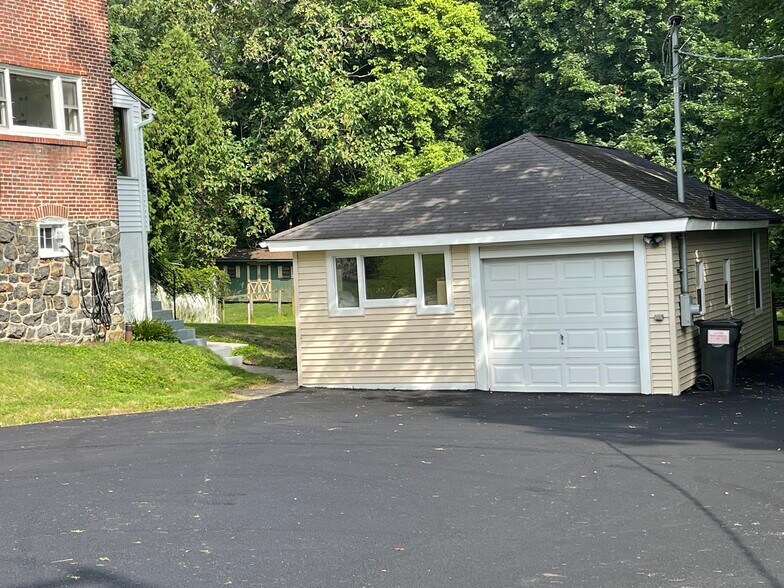 692 Lenni Rd, Aston, PA à vendre - Photo de l’immeuble – Image 2 sur 10