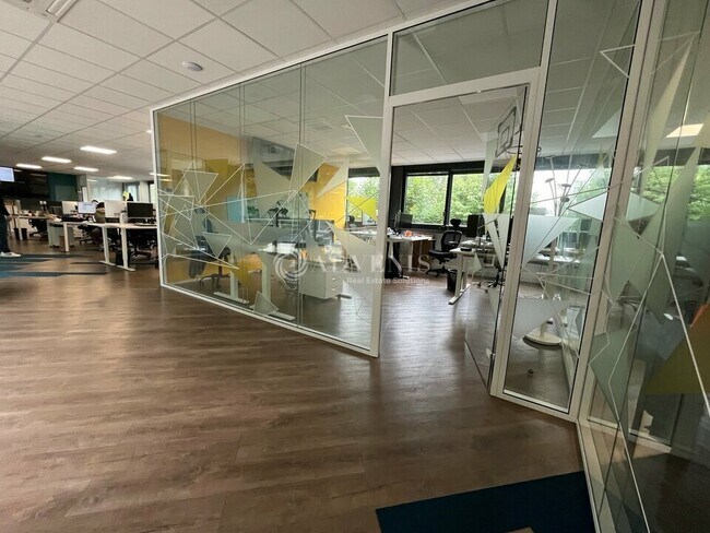 Plus de détails pour Bureau, Local d'activités à louer