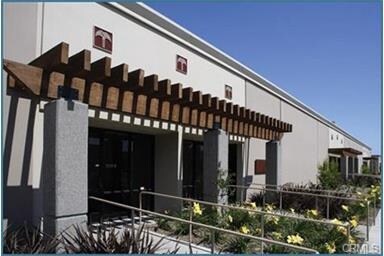 1521 E McFadden Ave, Santa Ana, CA à vendre - Photo de l’immeuble – Image 2 sur 8