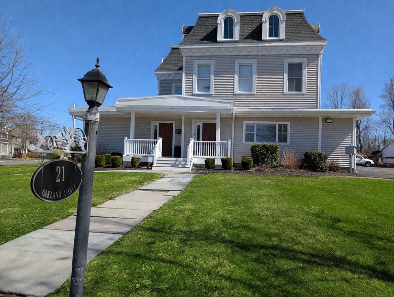 21 Oakland Ave, Warwick, NY à louer - Photo principale – Image 1 sur 11