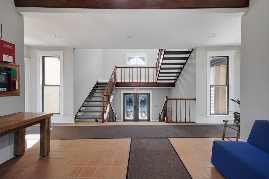 121 N Washington St, Naperville, IL à louer - Photo de l’immeuble – Image 2 sur 28