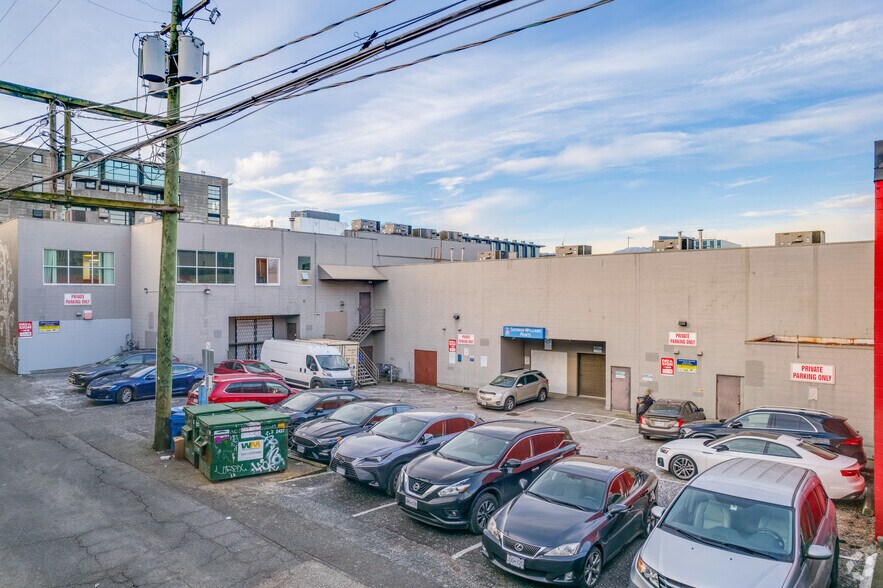 386-390 W 8th Ave, Vancouver, BC à louer - Photo de l’immeuble – Image 3 sur 4