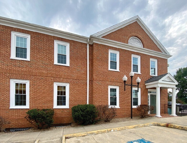 914 E Jefferson St, Charlottesville, VA à vendre Photo de l’immeuble– Image 1 sur 2