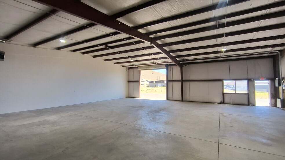 77 Laxalt Dr, Mound House, NV à louer - Photo de l’immeuble – Image 2 sur 6