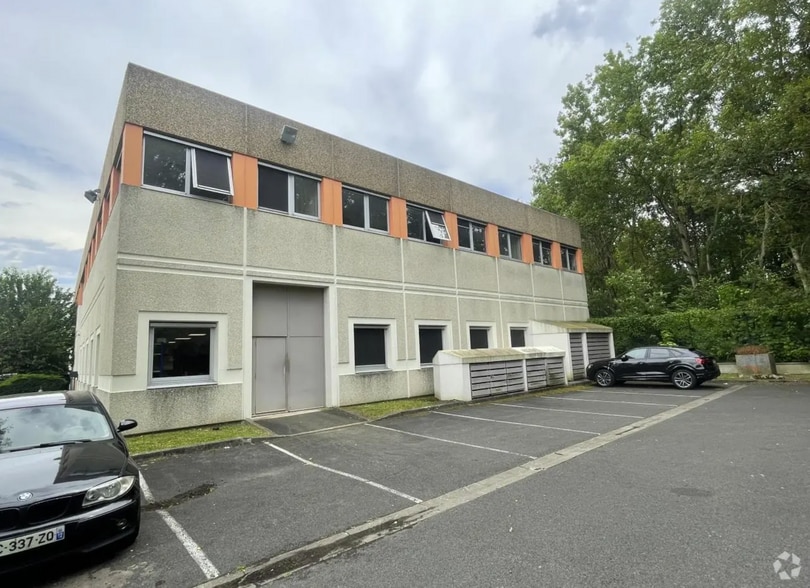 Local d’activités dans Ris-Orangis à louer - Photo de l’immeuble – Image 2 sur 2