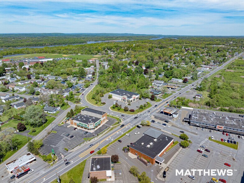 173 Fairview Ave, Hudson, NY à vendre - Photo de l’immeuble – Image 2 sur 4