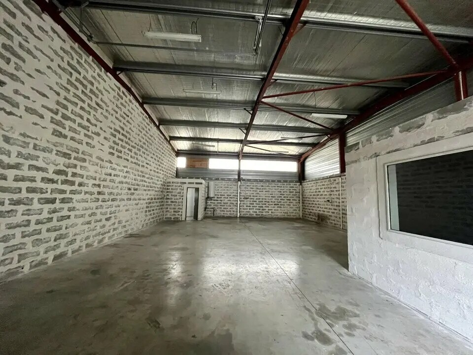 Local d’activités dans Graveson à louer Photo intérieure– Image 1 sur 8