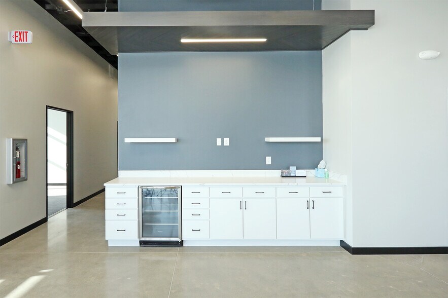 653 NE Venture Dr, Waukee, IA à louer - Photo de l’immeuble – Image 2 sur 13