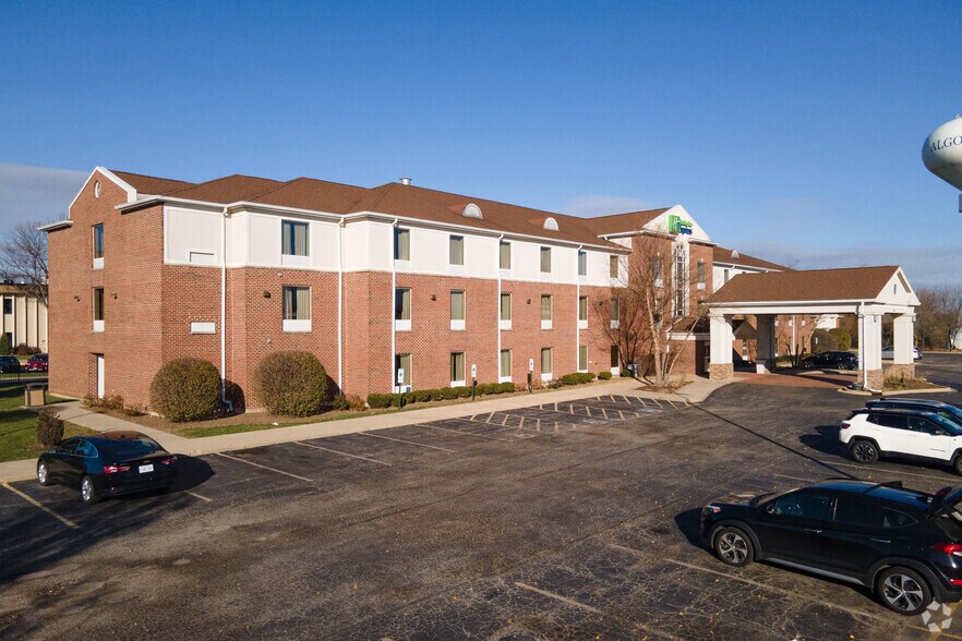 2595 Bunker Hill Dr, Algonquin, IL à vendre - Photo de l’immeuble – Image 2 sur 22