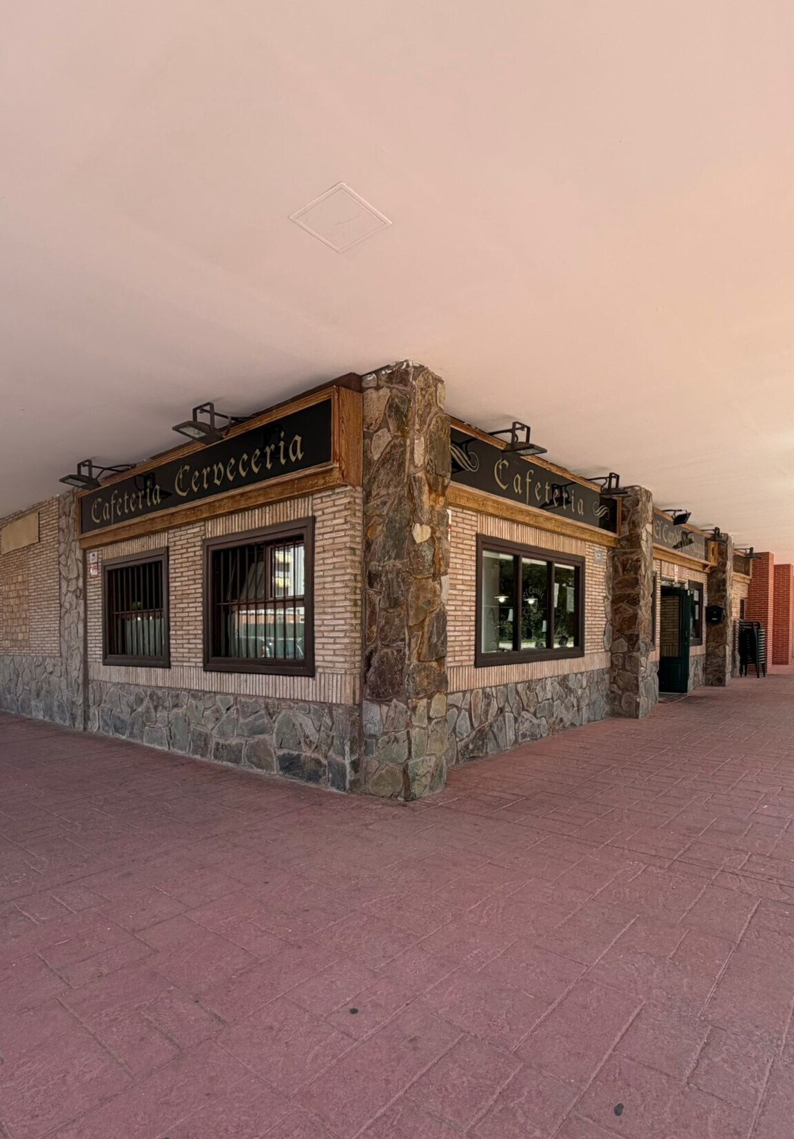 Immeuble residentiel dans Alcalá de Henares, Madrid à vendre Photo de l’immeuble– Image 1 sur 8