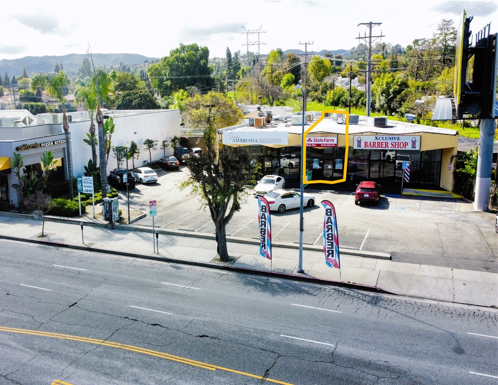 18816-18824 Ventura Blvd, Tarzana, CA à louer Photo de l’immeuble– Image 1 sur 13