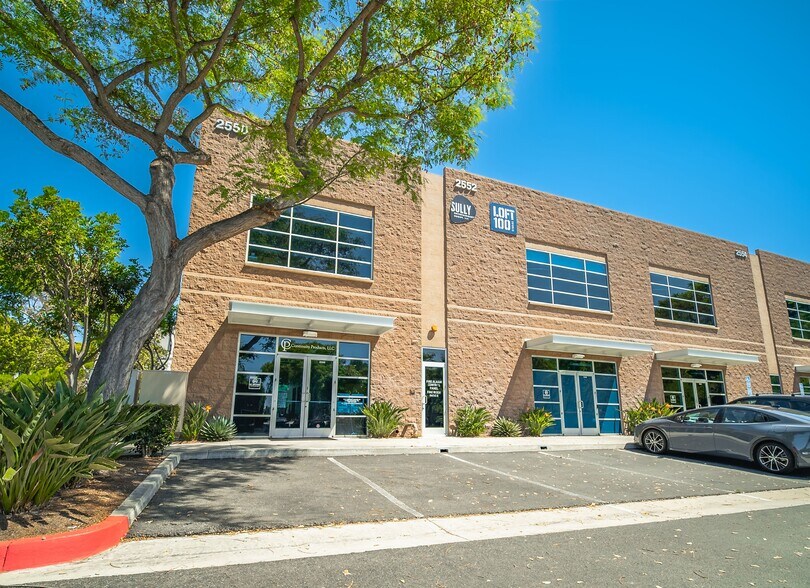 2550-2556 Gateway Rd, Carlsbad, CA à louer - Photo de l’immeuble – Image 2 sur 6