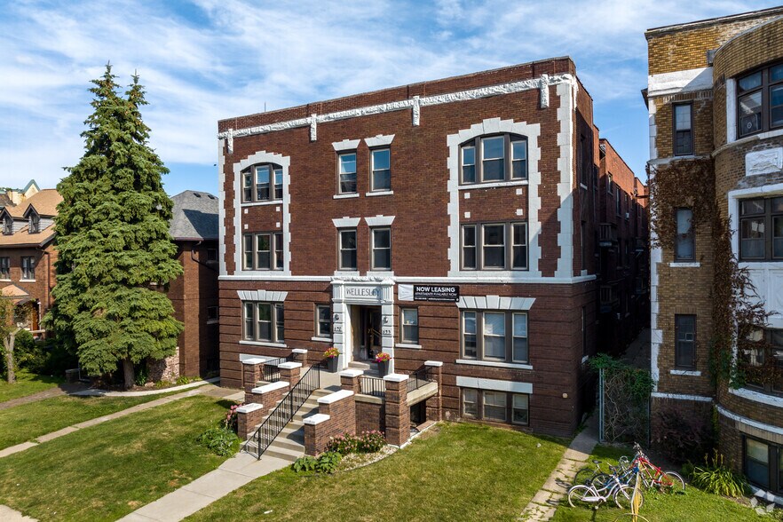 Midtown Receivership Sale - 6/ 25/25 portefeuille de 2 biens à vendre sur LoopNet.fr - Photo principale – Image 2 sur 2