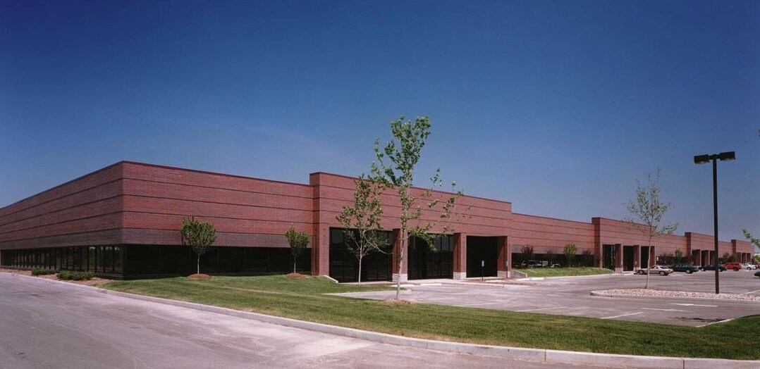 3771-3797 Corporate Center Dr, Earth City, MO à louer Photo de l’immeuble– Image 1 sur 6