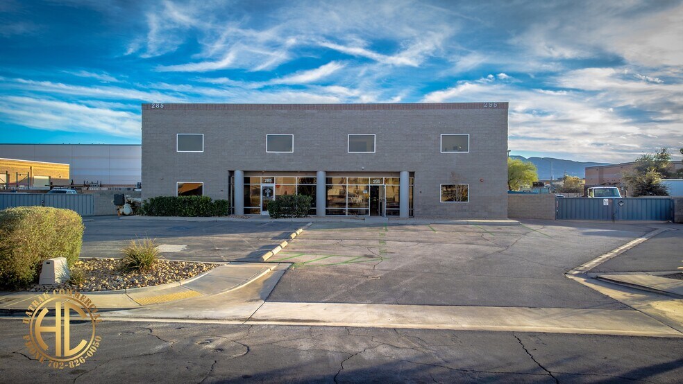 295 Sunpac Ave, Henderson, NV à vendre - Photo de l’immeuble – Image 2 sur 53